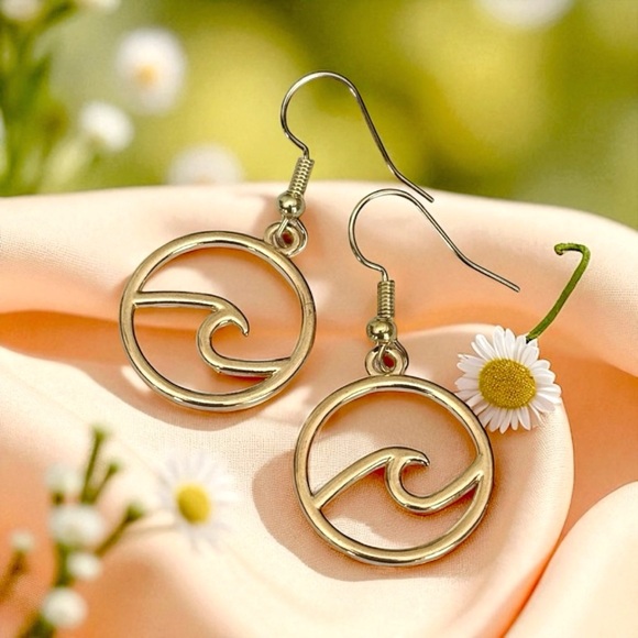 5 For $25💫Gold Ocean Wave Dangles Earrings - Picture 2 of 4